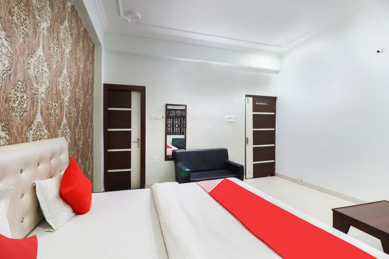 Oyo 70489 Hotel Tajvar Siwān Dış mekan fotoğraf